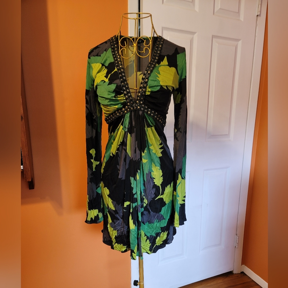 Black and Green Leaf Patterned Top